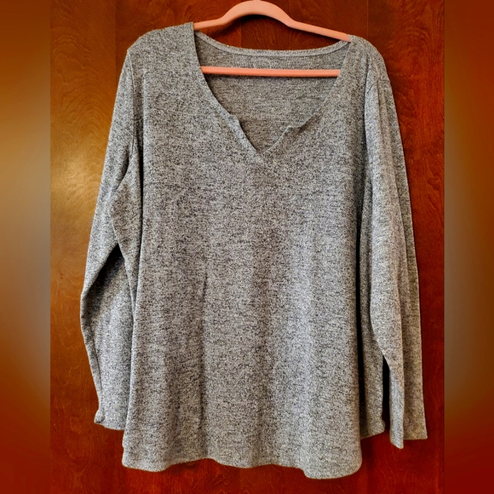 Maurices 24/7 cozy sparkly Gray Knit Sweater, size 4x